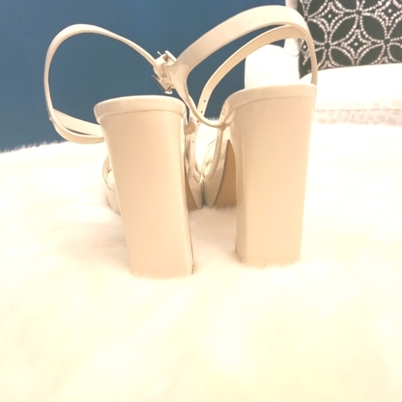 Dkny platform high heel (new) - Picture 3 of 5